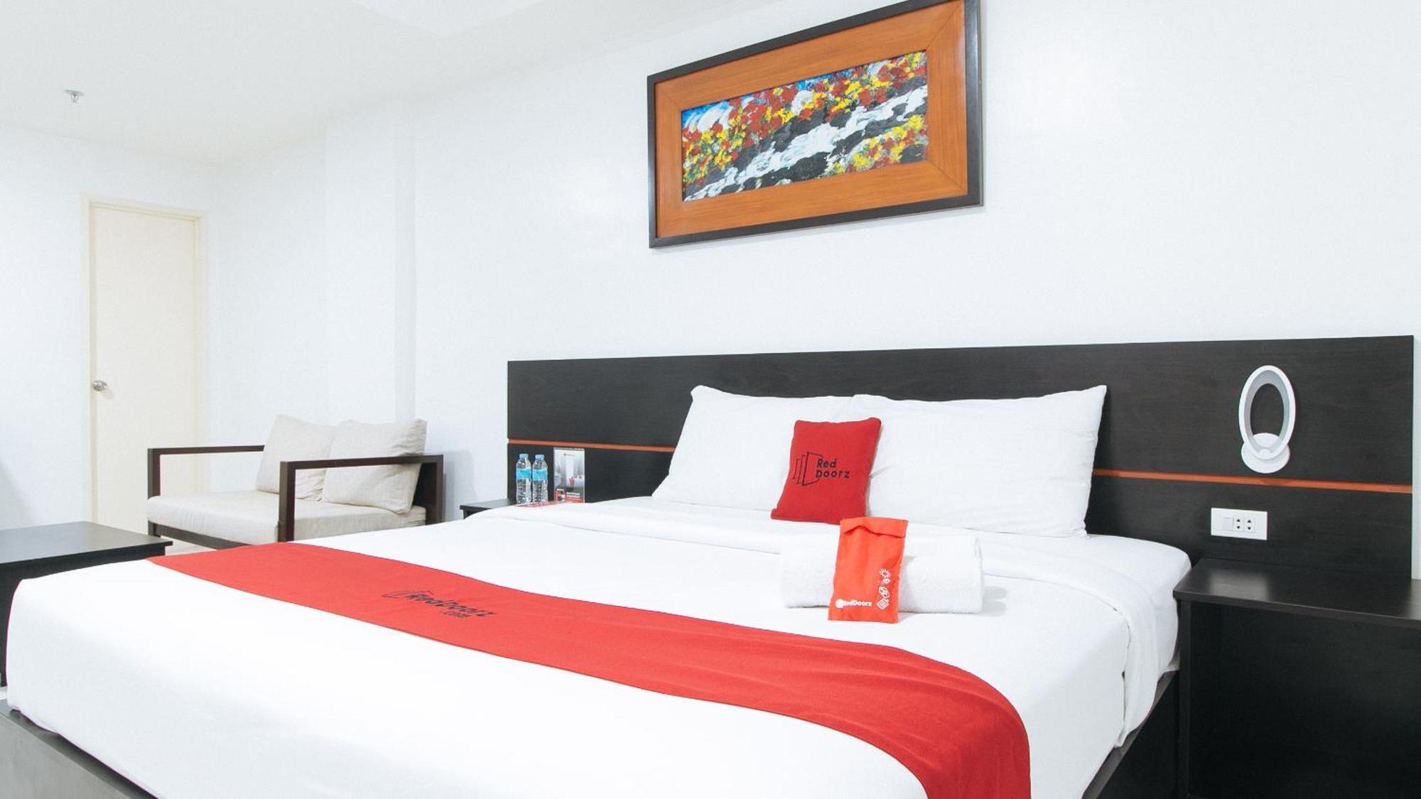 Reddoorz Plus At Evangelista Street Makati Makati City Екстериор снимка
