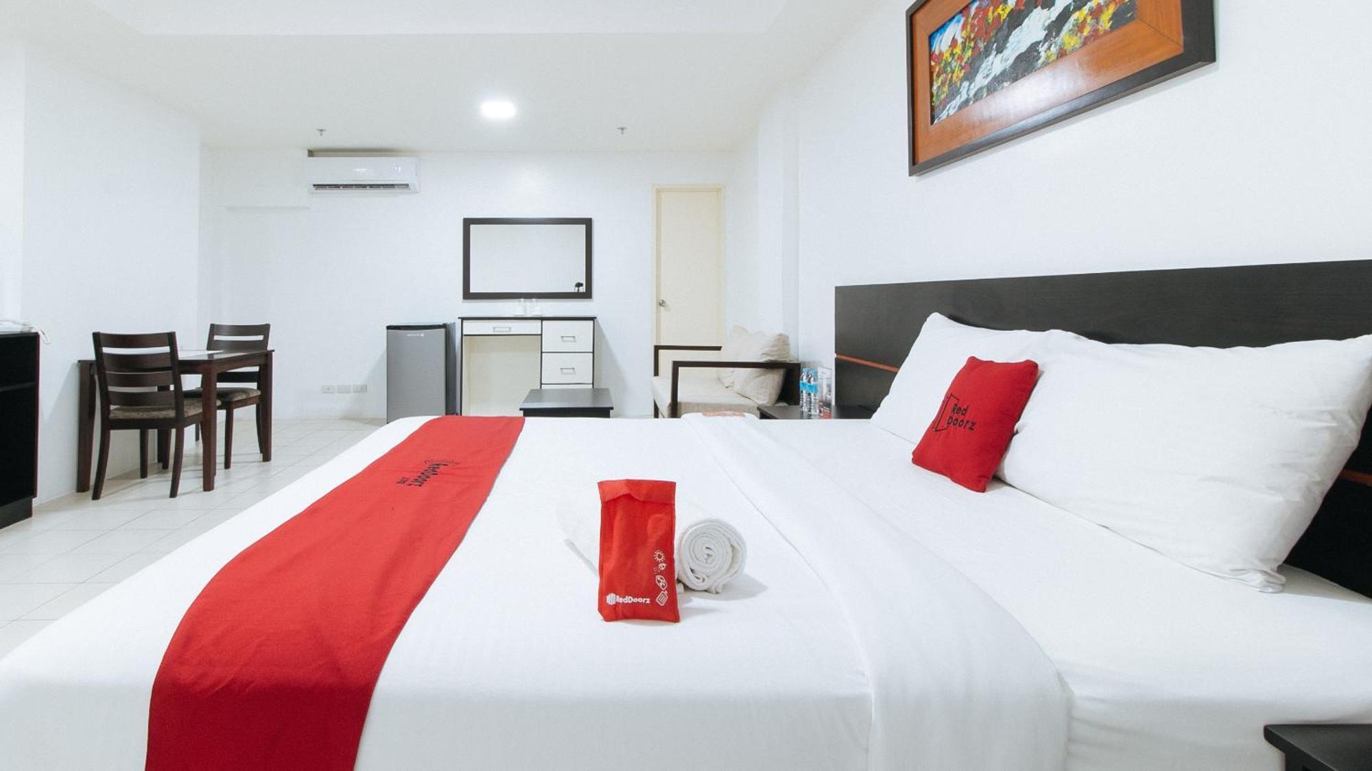 Reddoorz Plus At Evangelista Street Makati Makati City Екстериор снимка
