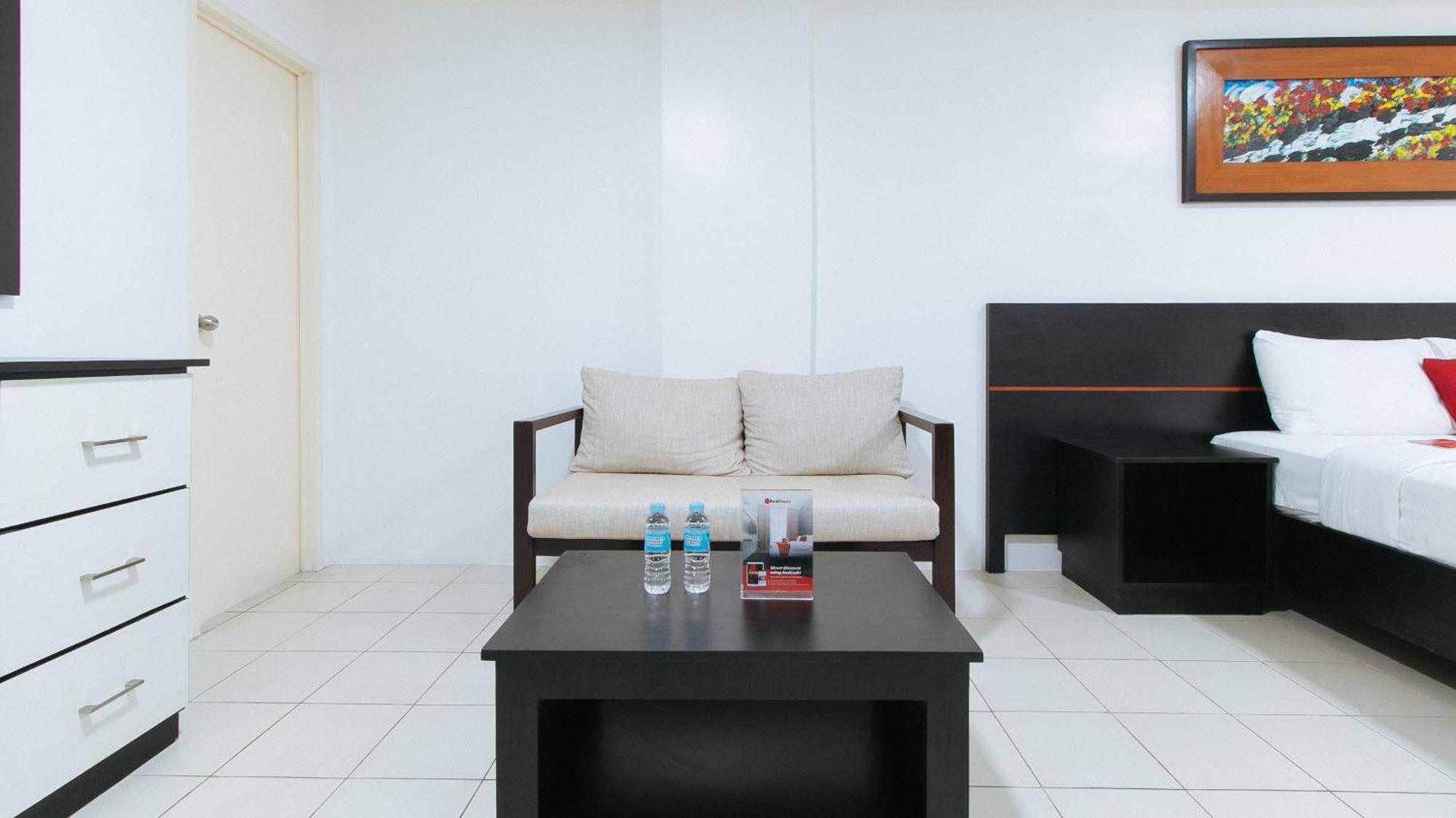 Reddoorz Plus At Evangelista Street Makati Makati City Екстериор снимка