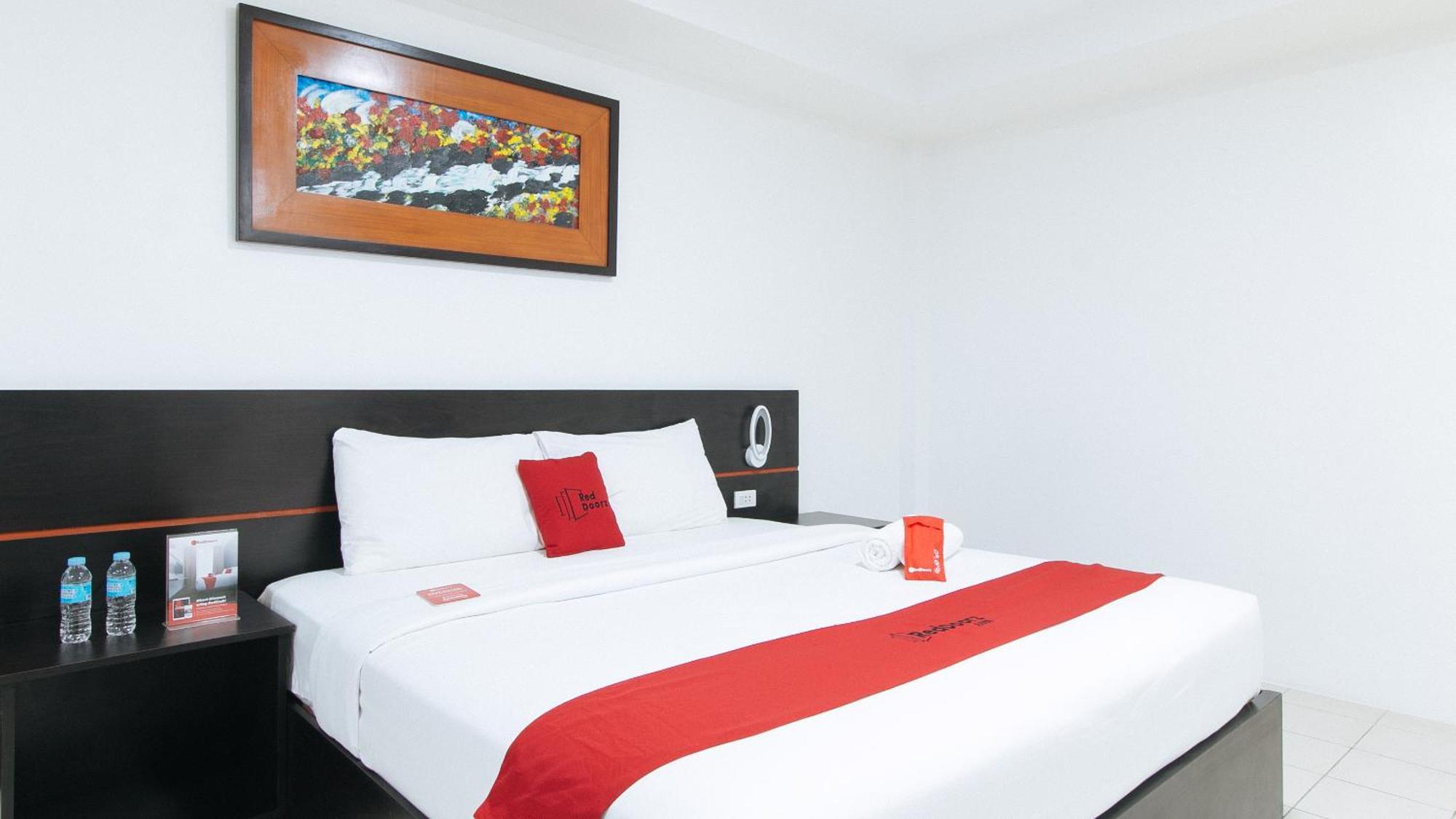 Reddoorz Plus At Evangelista Street Makati Makati City Екстериор снимка