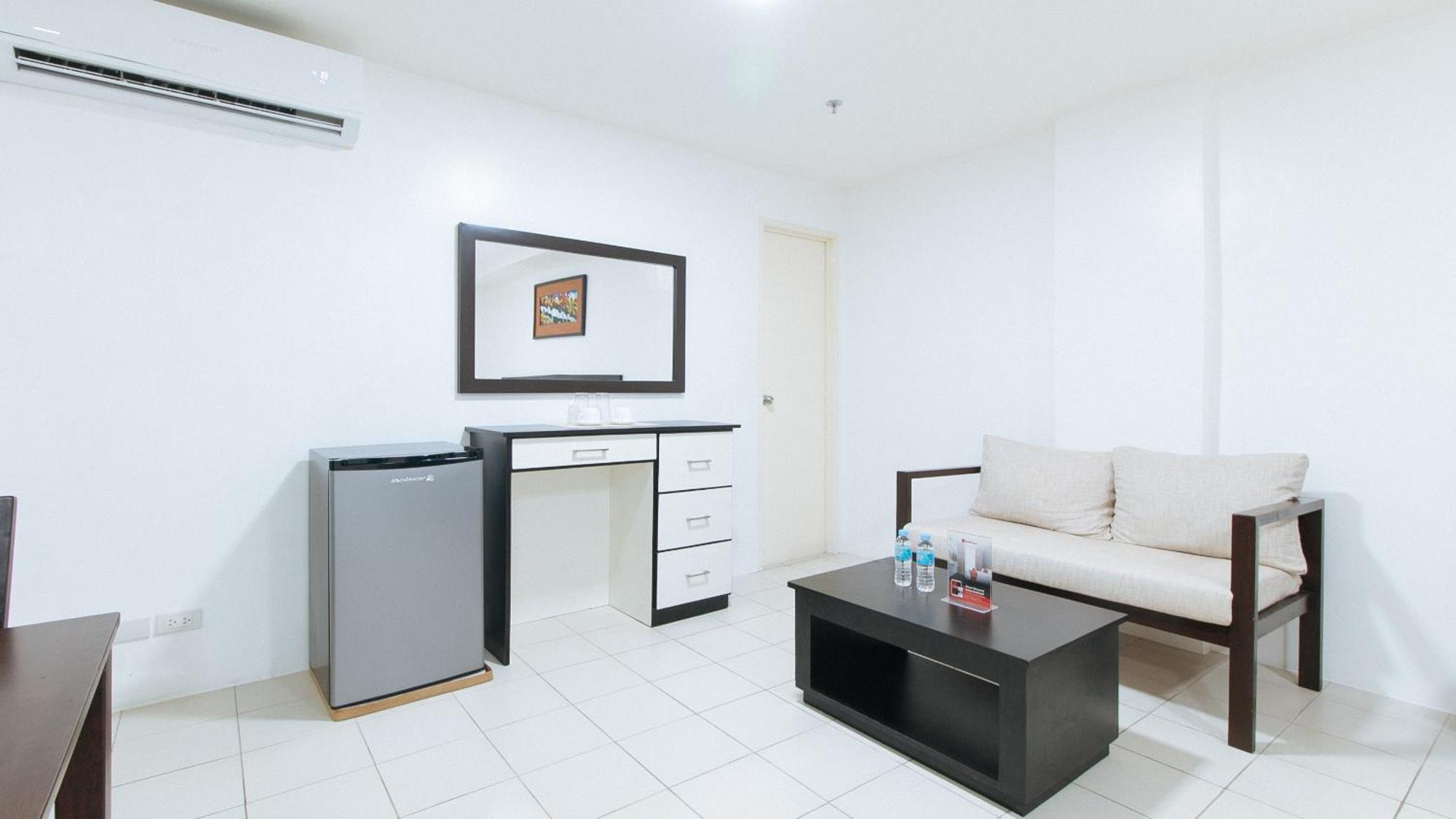 Reddoorz Plus At Evangelista Street Makati Makati City Екстериор снимка