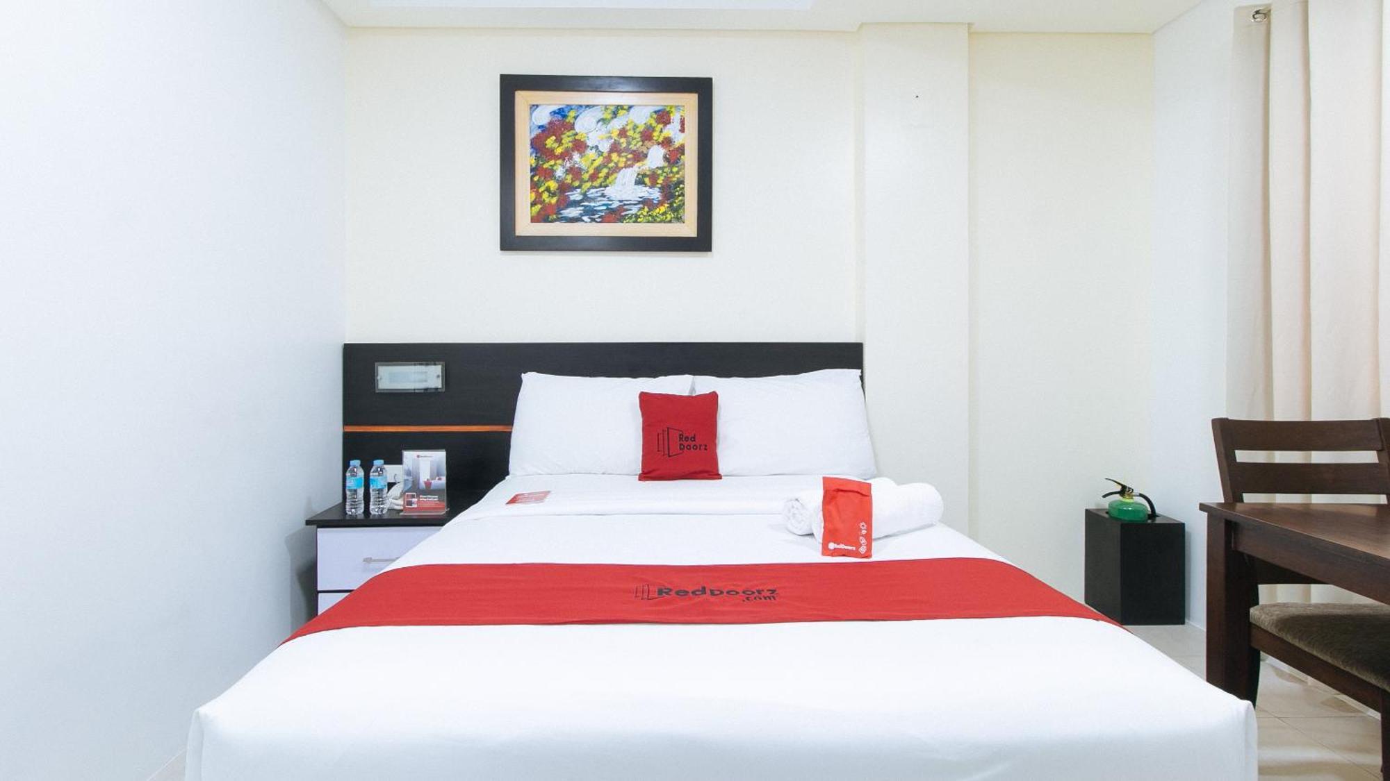 Reddoorz Plus At Evangelista Street Makati Makati City Екстериор снимка