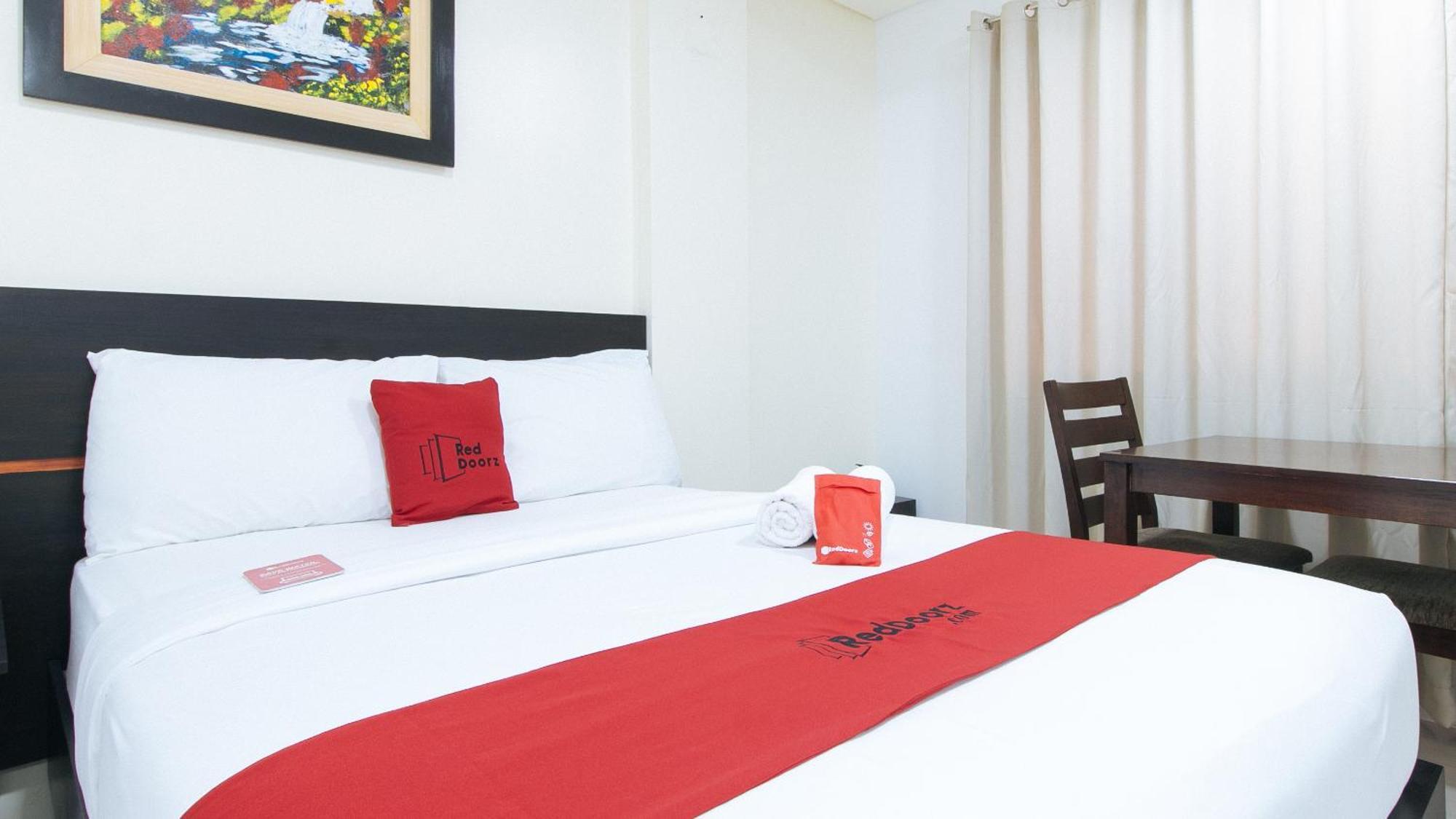 Reddoorz Plus At Evangelista Street Makati Makati City Екстериор снимка