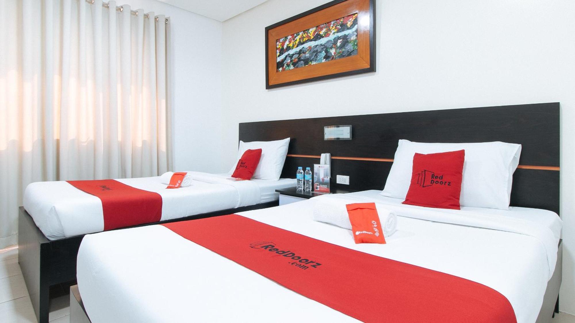 Reddoorz Plus At Evangelista Street Makati Makati City Екстериор снимка