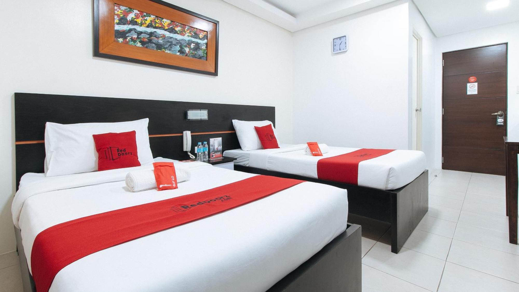 Reddoorz Plus At Evangelista Street Makati Makati City Екстериор снимка