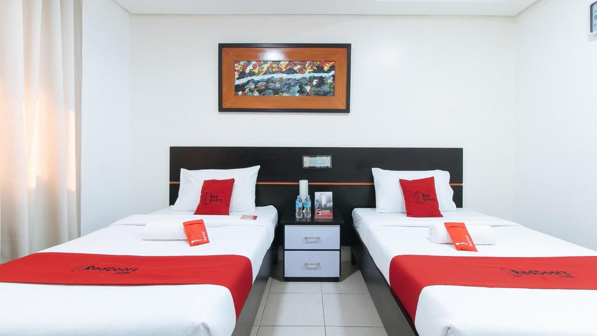 Reddoorz Plus At Evangelista Street Makati Makati City Екстериор снимка