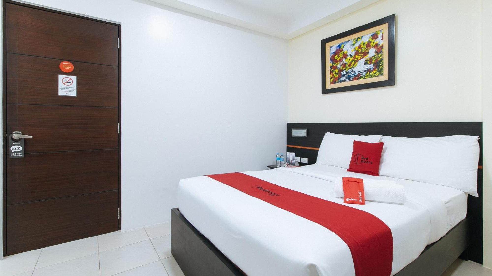 Reddoorz Plus At Evangelista Street Makati Makati City Екстериор снимка