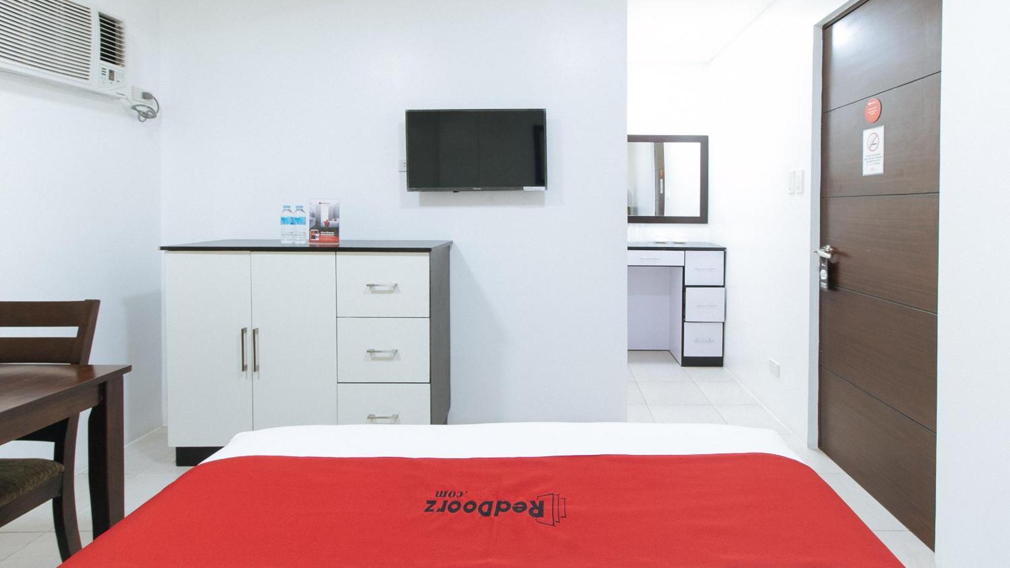 Reddoorz Plus At Evangelista Street Makati Makati City Екстериор снимка