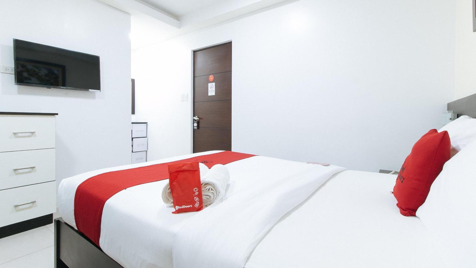 Reddoorz Plus At Evangelista Street Makati Makati City Екстериор снимка