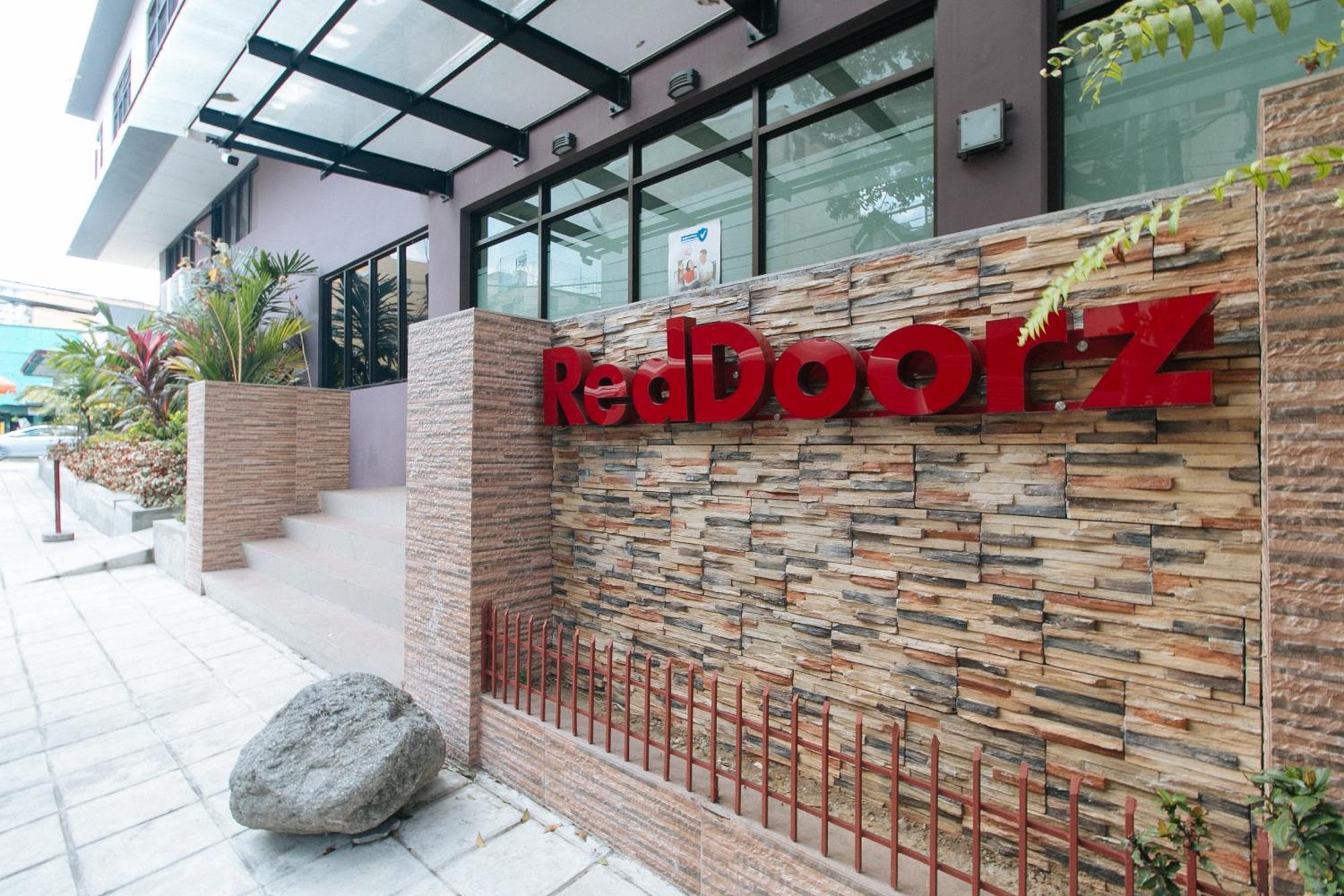 Reddoorz Plus At Evangelista Street Makati Makati City Екстериор снимка