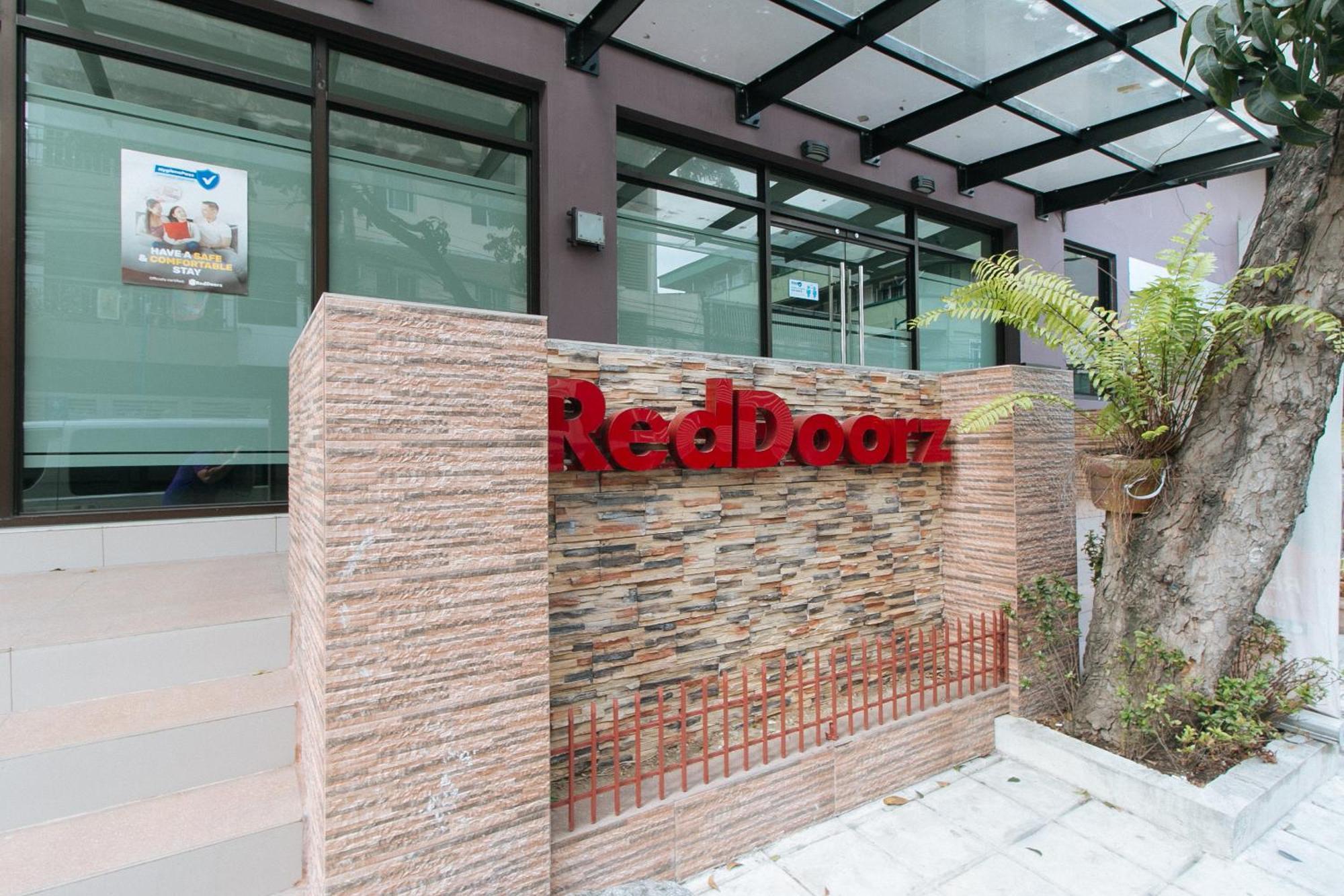 Reddoorz Plus At Evangelista Street Makati Makati City Екстериор снимка