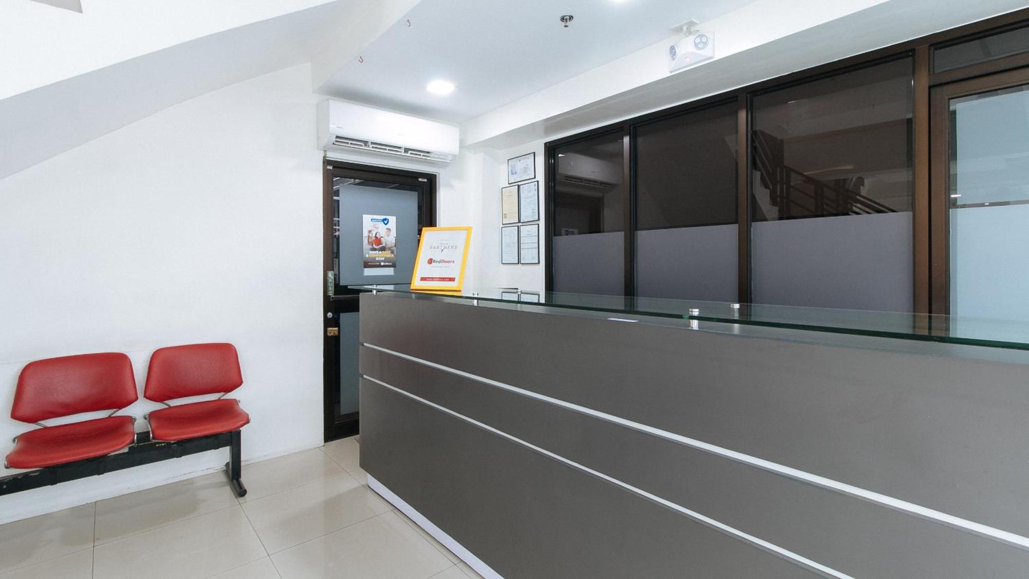 Reddoorz Plus At Evangelista Street Makati Makati City Екстериор снимка
