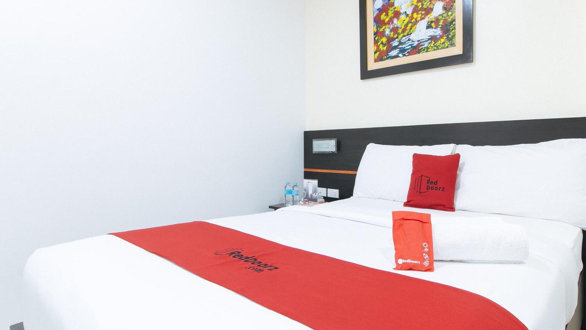 Reddoorz Plus At Evangelista Street Makati Makati City Екстериор снимка