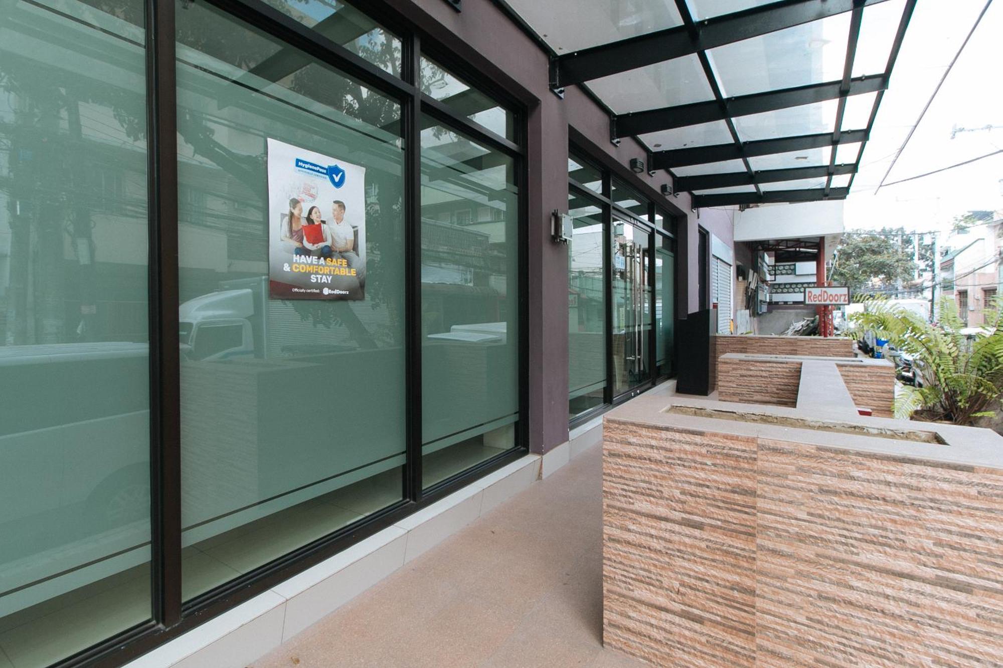 Reddoorz Plus At Evangelista Street Makati Makati City Екстериор снимка