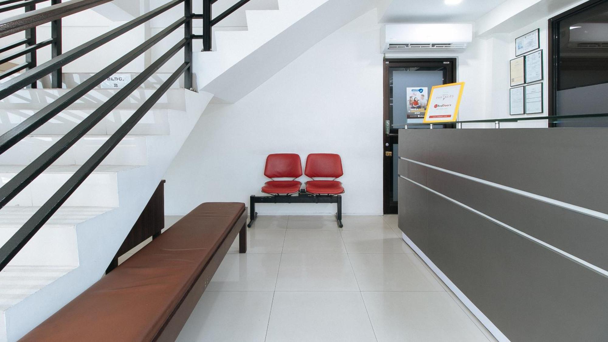 Reddoorz Plus At Evangelista Street Makati Makati City Екстериор снимка