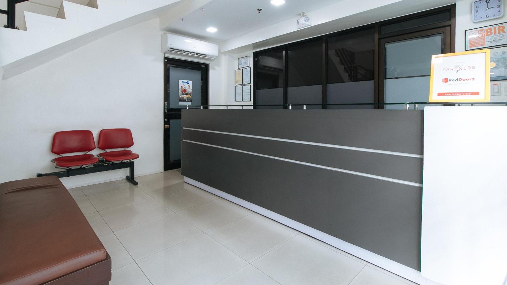 Reddoorz Plus At Evangelista Street Makati Makati City Екстериор снимка
